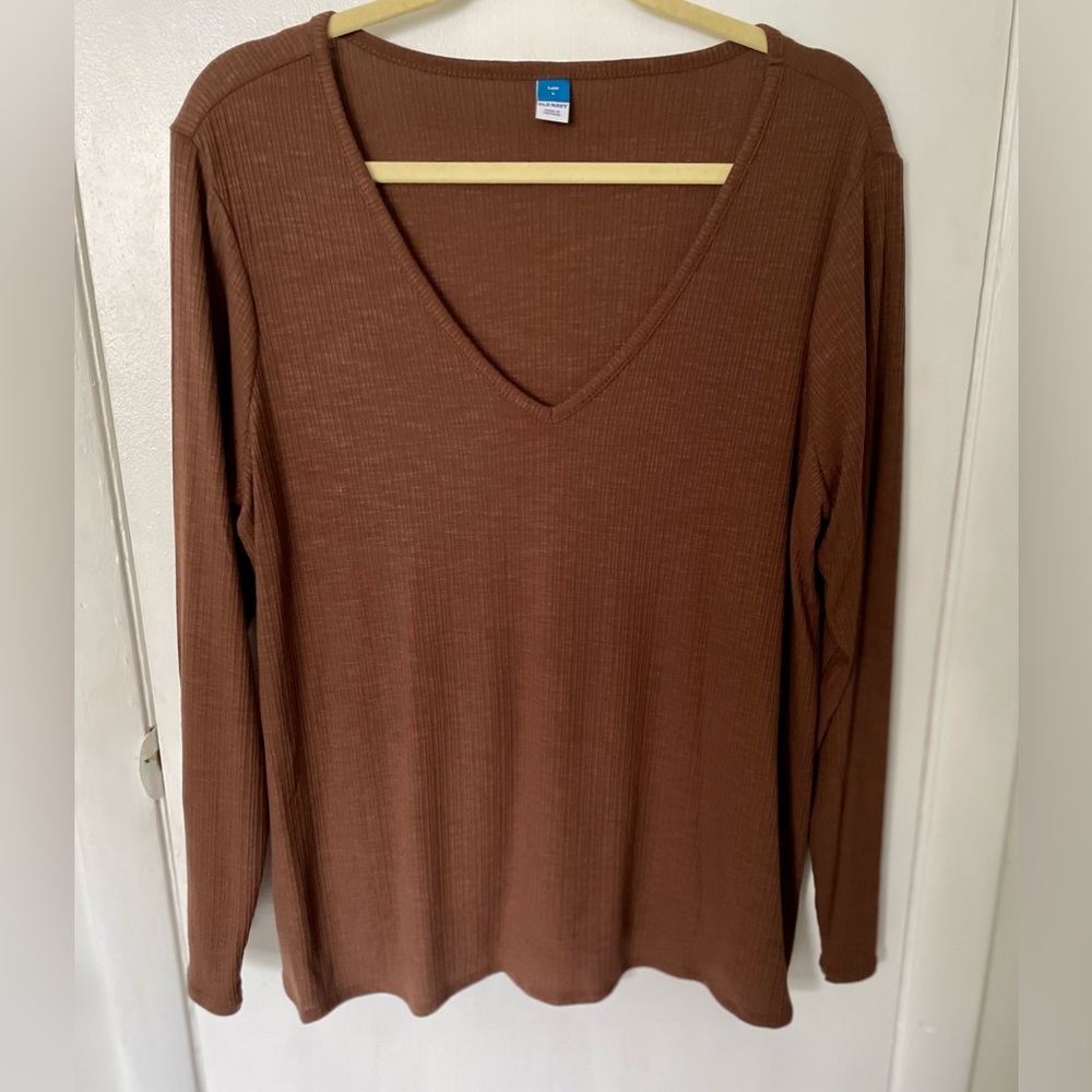 Old Navy women’s long‎ sleeve v-neck brown size large